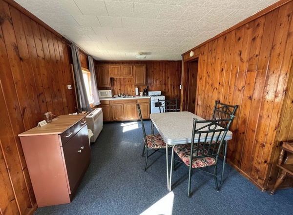 CJs UP North Inn (Browns Motel) - Web Listing (newer photo)